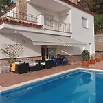 Ideal With Pool In Daire