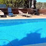 Ideal With Pool In Daire